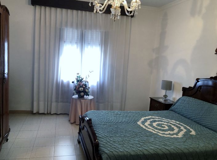 Image No.13-3 Bed Townhouse for sale