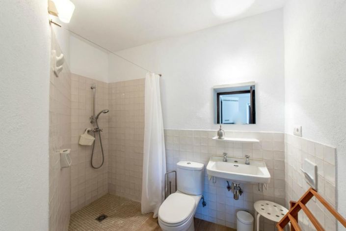 Image No.16-12 Bed Property for sale