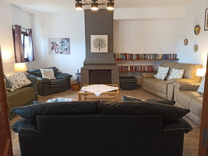 Image No.11-13 Bed Country House for sale