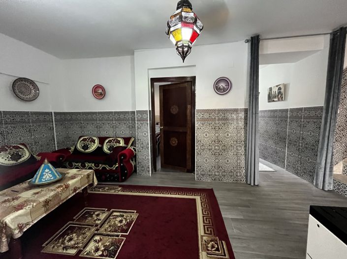 Image No.12-3 Bed Property for sale