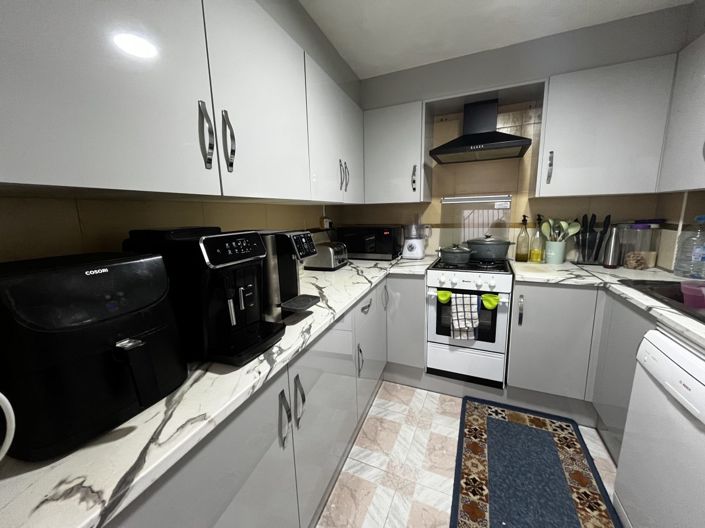 Image No.14-3 Bed Property for sale
