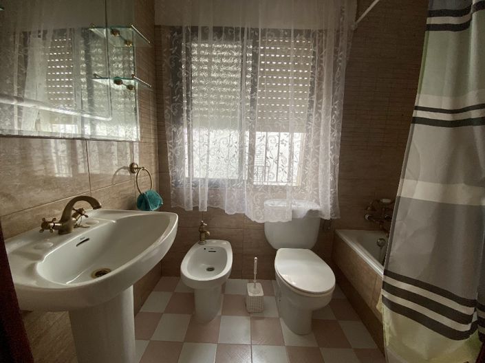 Image No.27-3 Bed Property for sale