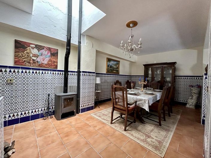 Image No.21-3 Bed Property for sale