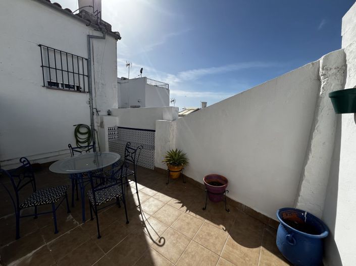 Image No.21-3 Bed Property for sale