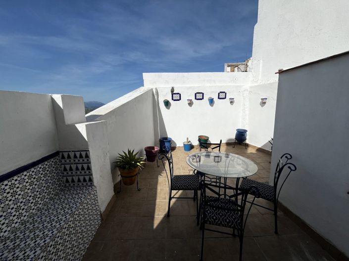 Image No.23-3 Bed Property for sale