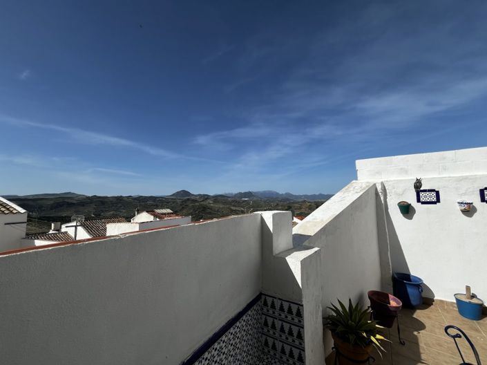 Image No.24-3 Bed Property for sale