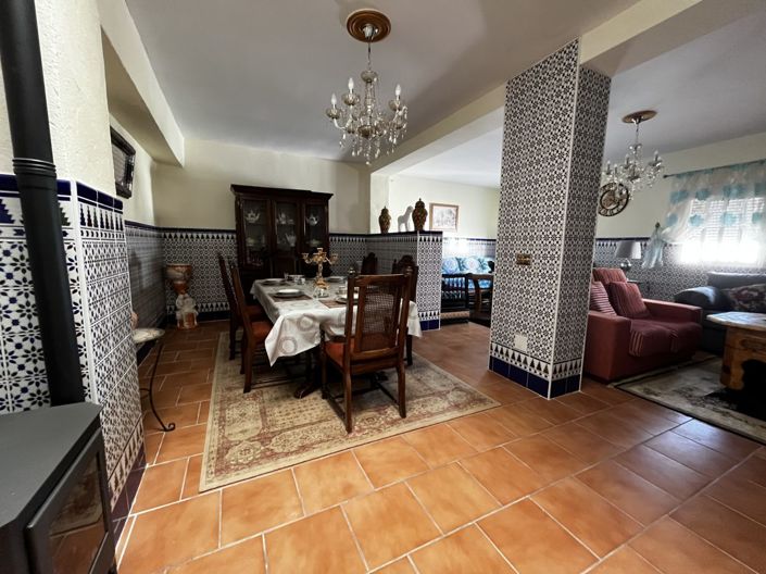 Image No.28-3 Bed Property for sale
