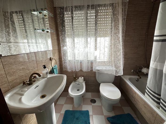 Image No.32-3 Bed Property for sale