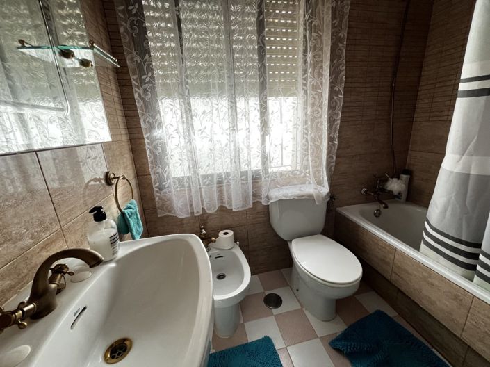 Image No.33-3 Bed Property for sale