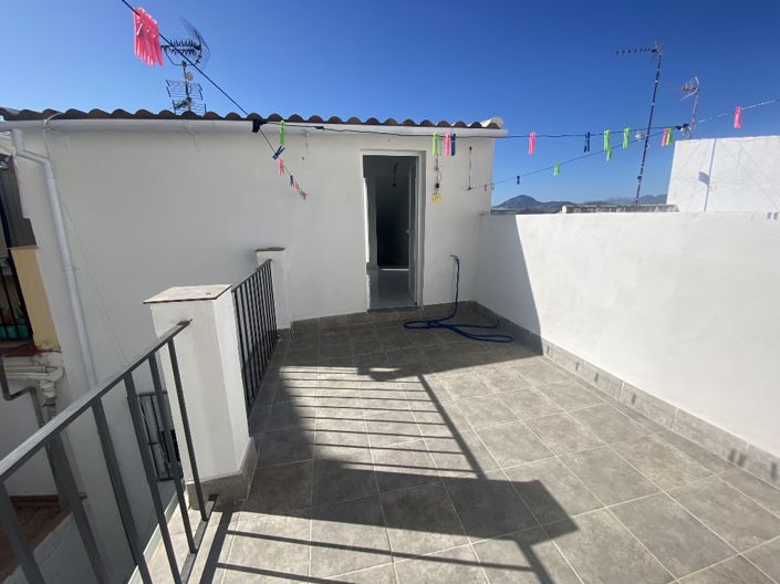 Image No.20-3 Bed Property for sale