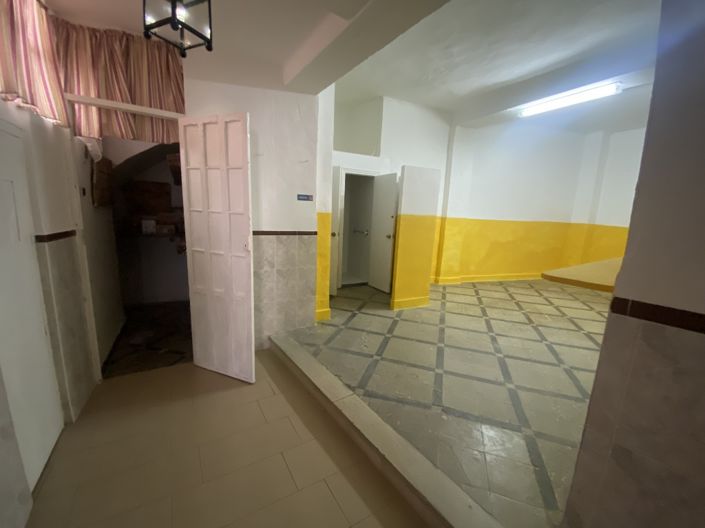 Image No.18-2 Bed Commercial for sale