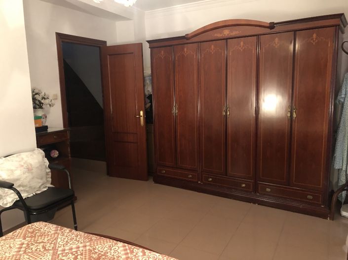 Image No.23-4 Bed Townhouse for sale