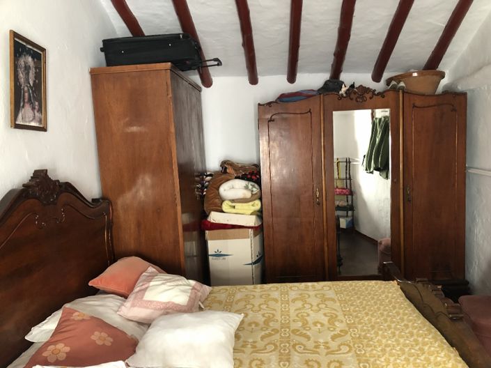 Image No.24-4 Bed Townhouse for sale