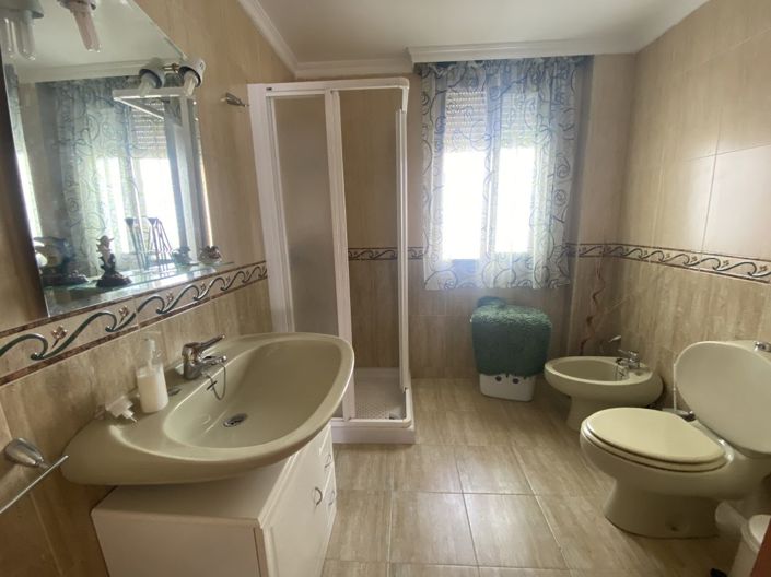 Image No.13-6 Bed Townhouse for sale