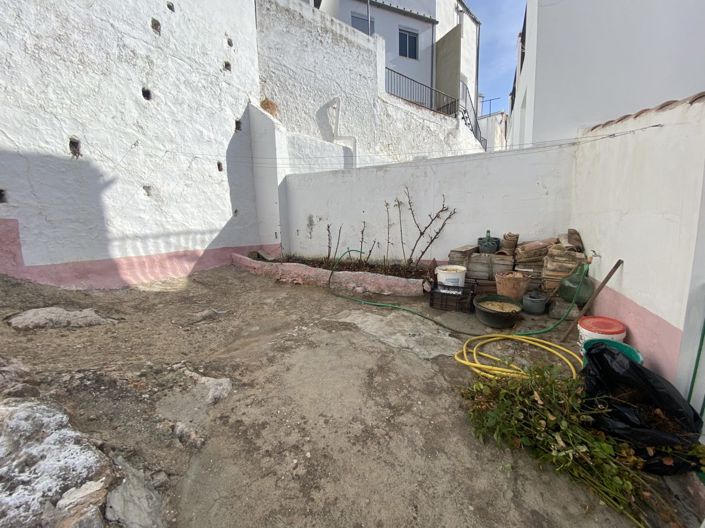 Image No.15-6 Bed Townhouse for sale