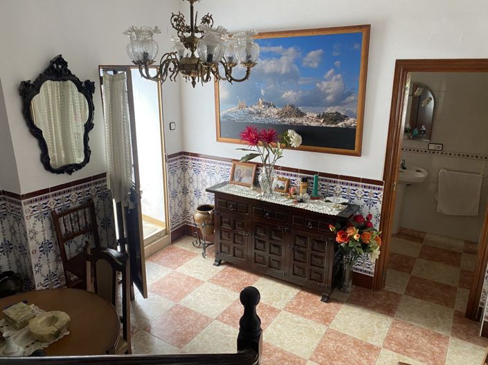 Image No.12-6 Bed Townhouse for sale