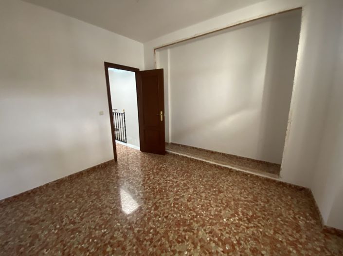 Image No.12-3 Bed Townhouse for sale