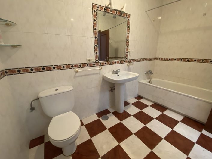 Image No.14-3 Bed Townhouse for sale