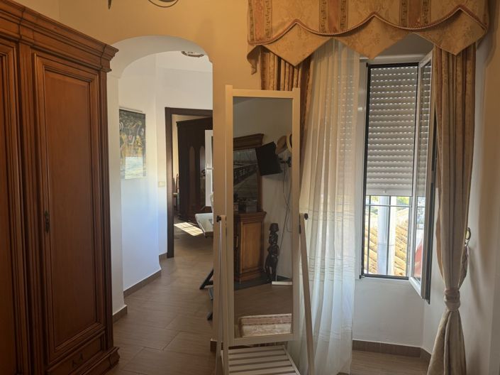 Image No.20-3 Bed Property for sale