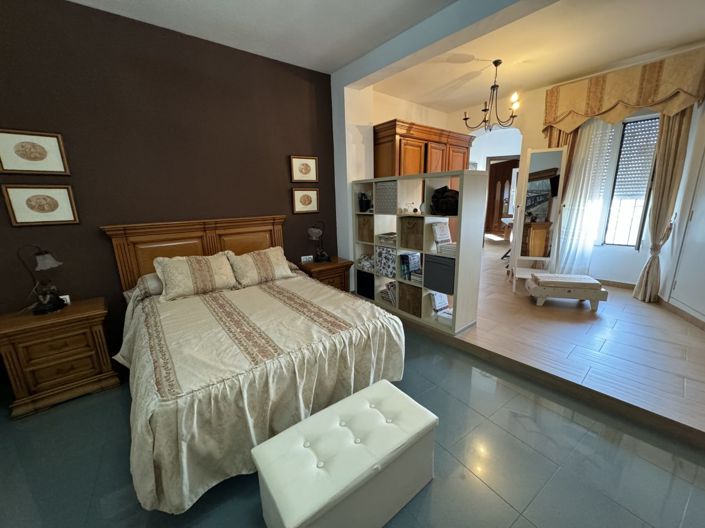 Image No.21-3 Bed Property for sale