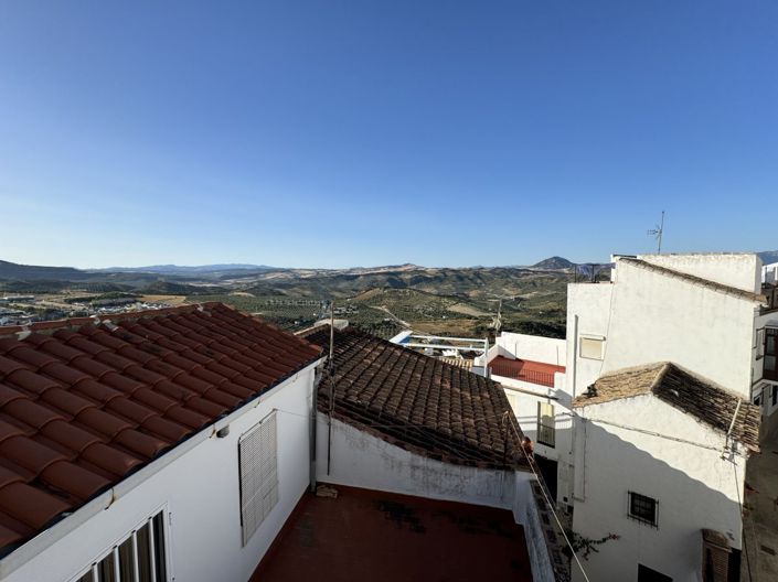 Image No.28-3 Bed Property for sale