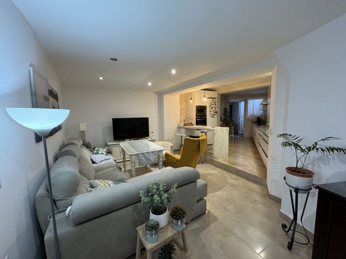 Image No.5-3 Bed Property for sale