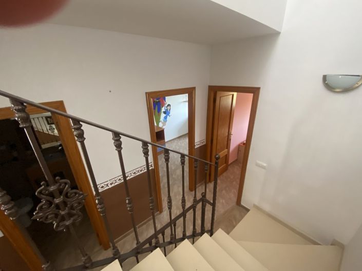 Image No.6-3 Bed Commercial for sale