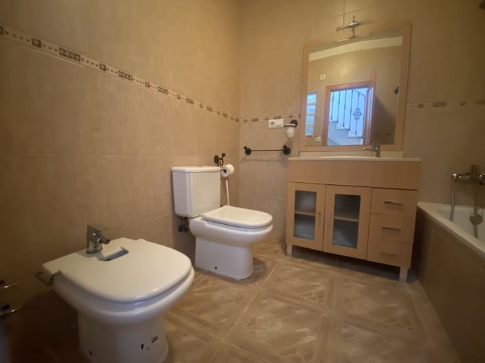 Image No.21-3 Bed Commercial for sale