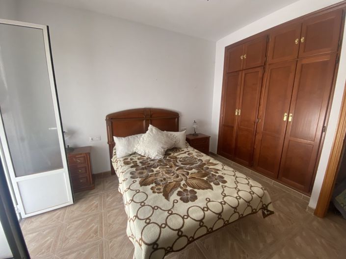 Image No.25-3 Bed Commercial for sale