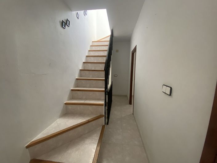 Image No.17-3 Bed Townhouse for sale