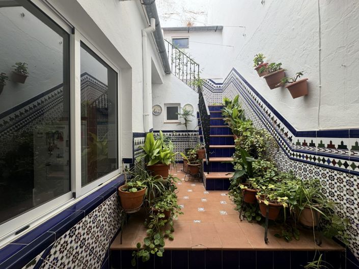 Image No.13-5 Bed Townhouse for sale