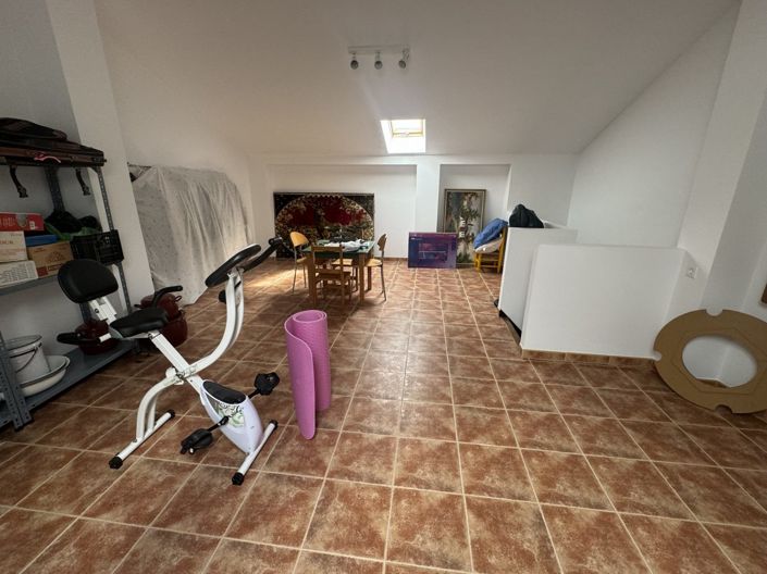 Image No.25-5 Bed Townhouse for sale