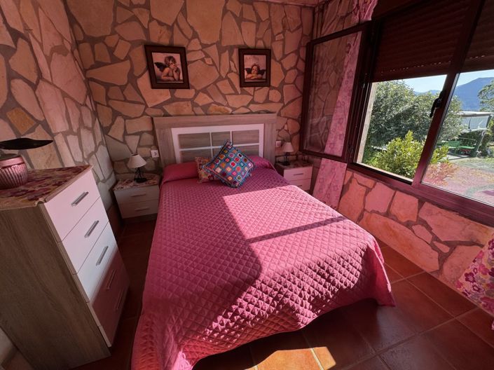 Image No.27-6 Bed Property for sale