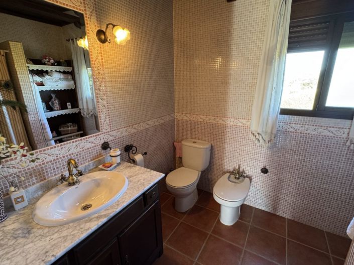 Image No.28-6 Bed Property for sale