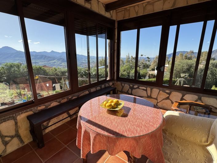 Image No.32-6 Bed Property for sale