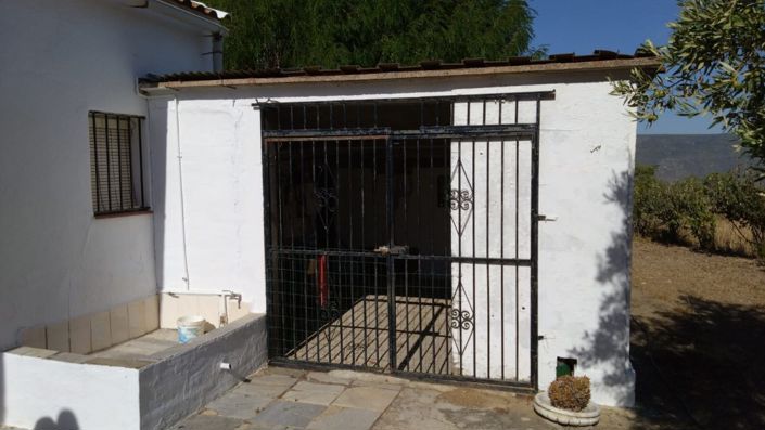 Image No.4-6 Bed Property for sale