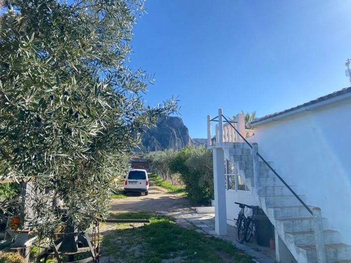 Image No.67-6 Bed Property for sale