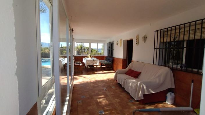 Image No.8-6 Bed Property for sale