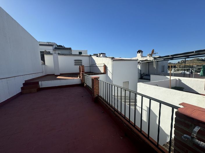 Image No.21-6 Bed Townhouse for sale