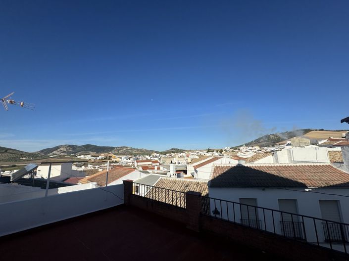 Image No.24-6 Bed Townhouse for sale