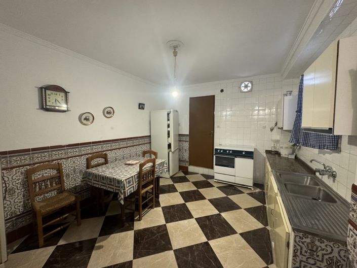 Image No.6-6 Bed Townhouse for sale