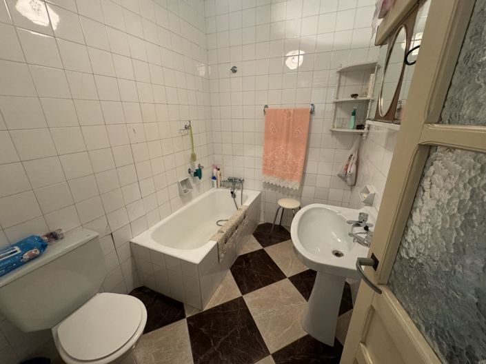 Image No.7-6 Bed Townhouse for sale