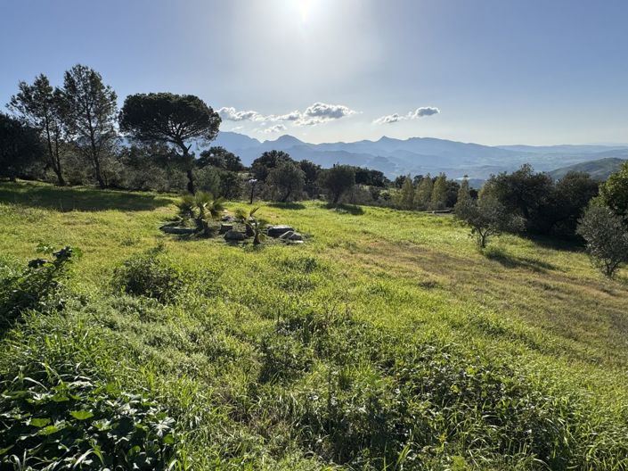 Image No.32-4 Bed Property for sale