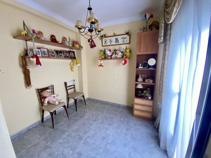 Image No.26-4 Bed Townhouse for sale