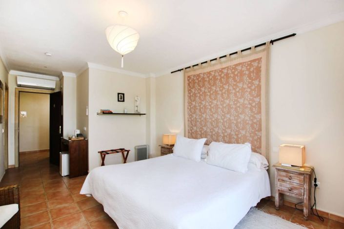 Image No.8-9 Bed Hotel for sale