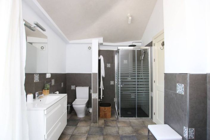 Image No.17-9 Bed Hotel for sale