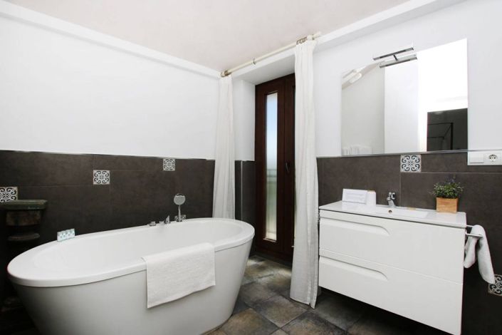 Image No.21-9 Bed Hotel for sale