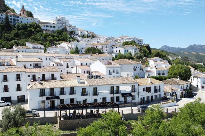 Image No.3-9 Bed Hotel for sale