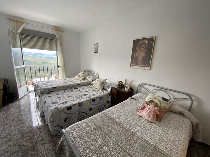 Image No.25-3 Bed Townhouse for sale