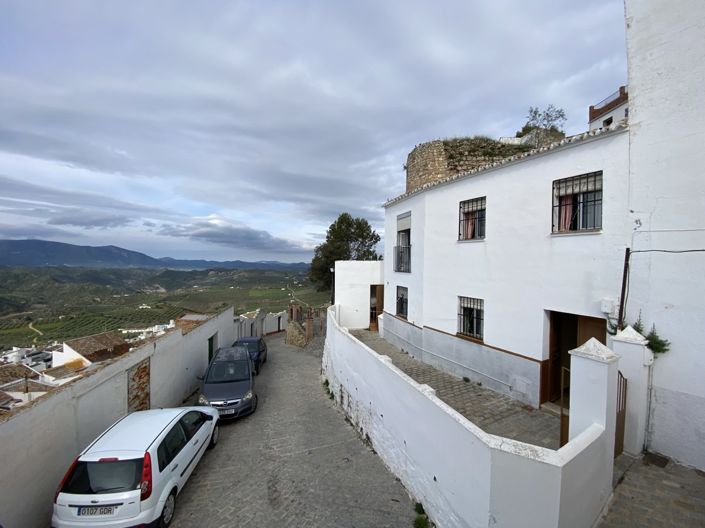 Image No.6-3 Bed Townhouse for sale